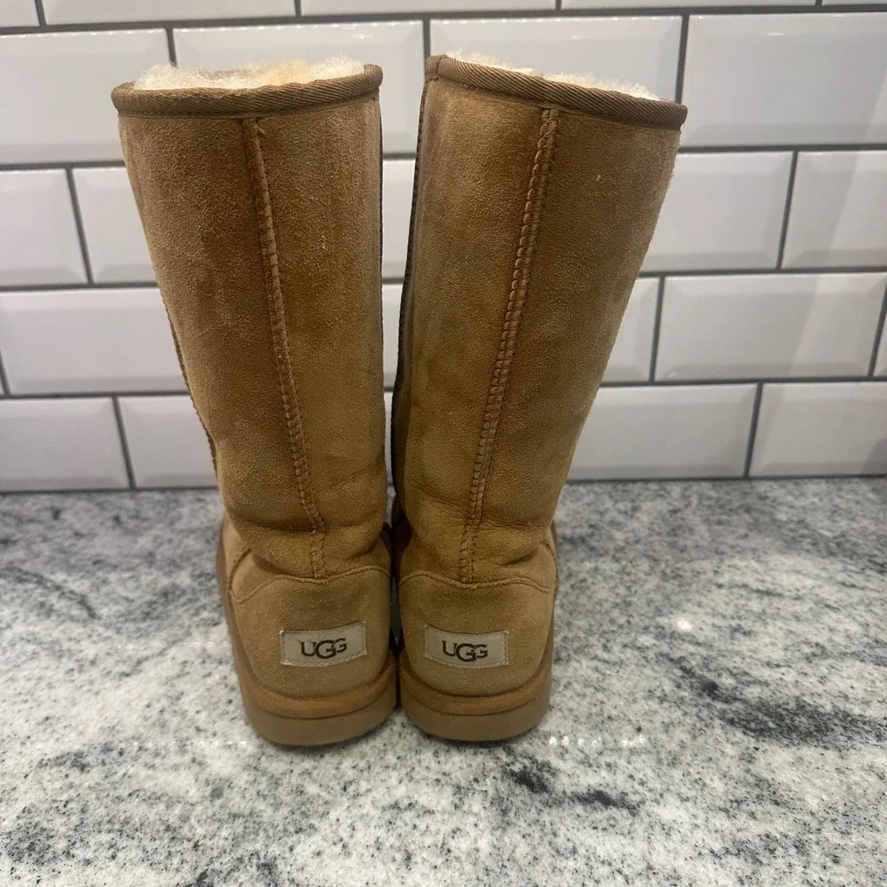 UGG Kids 4 Classic Tall II Boots Chestnut Suede Shearling 1017713K Winter Cozy